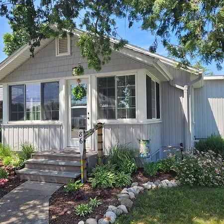 New! The Lily Pad On Benzie Blvd - Super Cute! Vila